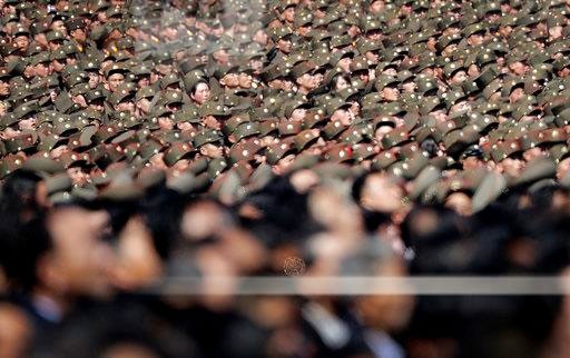 Anh: Ong Kim Jong-un cuoi tuoi trong le khanh thanh khu pho moi-Hinh-14